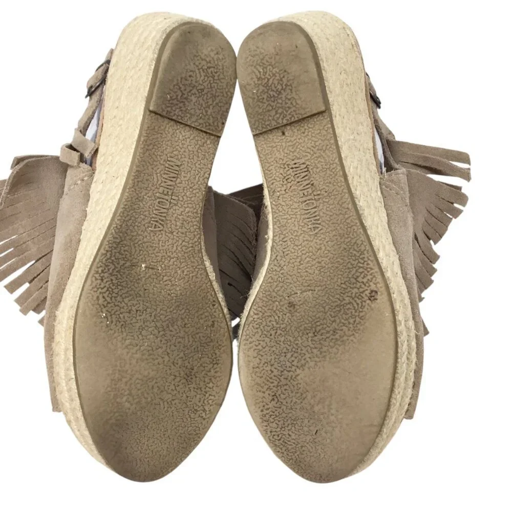Minnetonka Ashley Fringe Sandals Wedge Nude Beige Sz 7 Fringed 71311 Espadrille